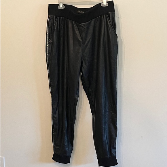 Guess Pants - Guess Sleek Black Joggers
